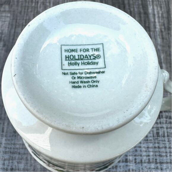 Royal Limited Home for the Holidays Holly Holiday Teacups Holly/Berries-Set of 3 - Picture 4 of 6